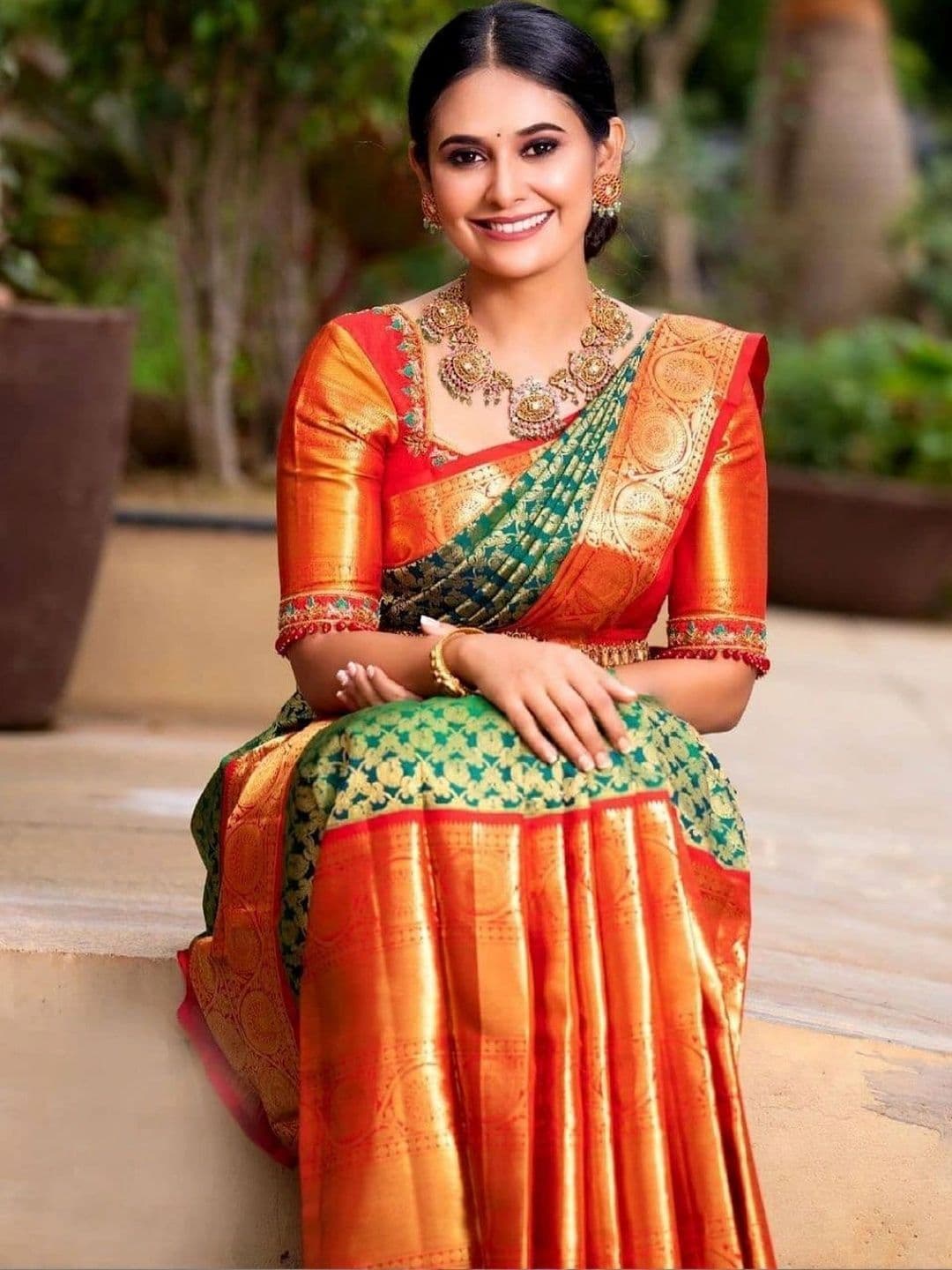 PAZVADI Women Woven Design Zari Silk Blend Designer Kanjeevaram Saree thumbnail 3