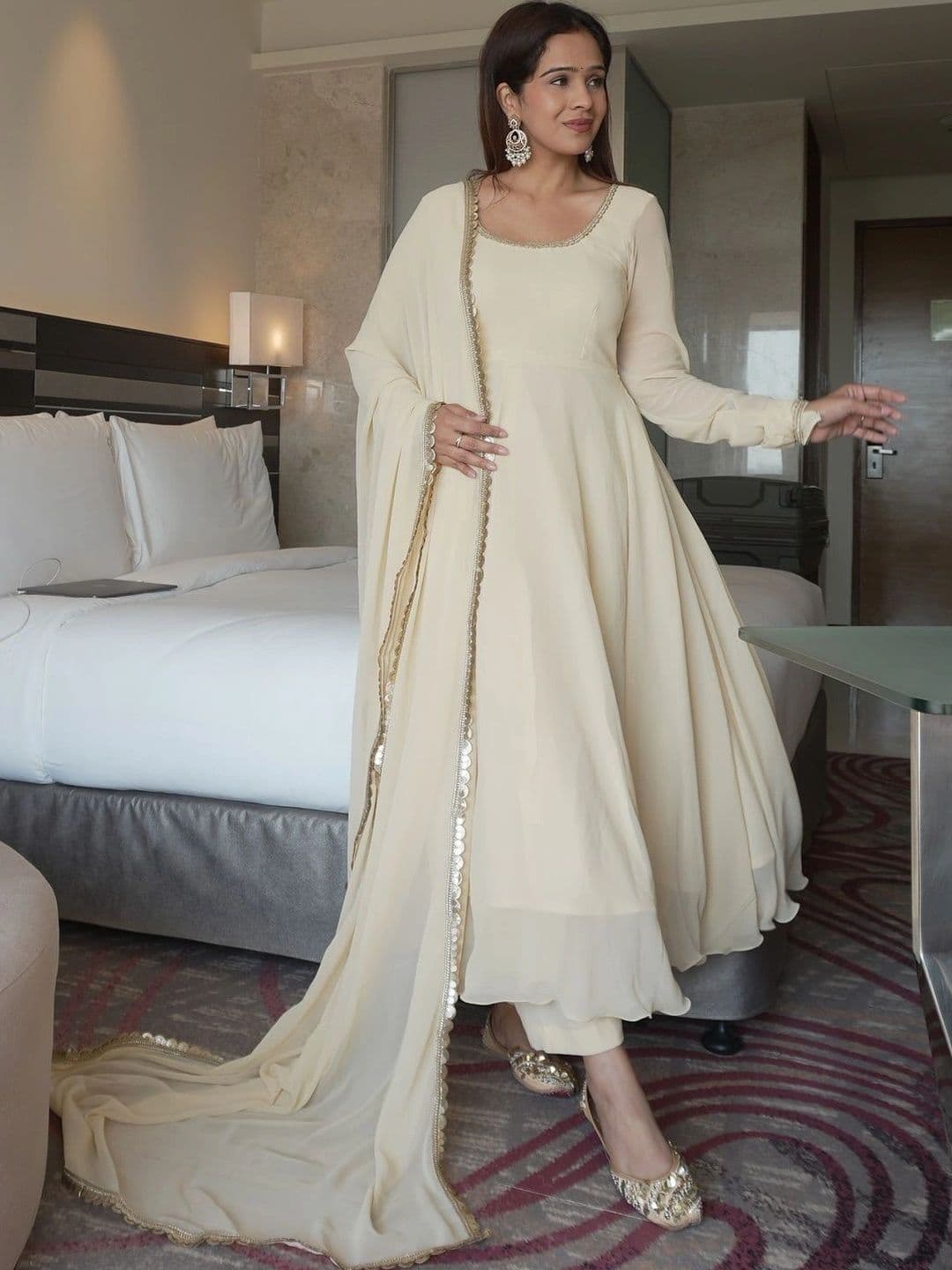 Glamelab Women Gotta Patti Kurta with Palazzos & With Dupatta thumbnail 5