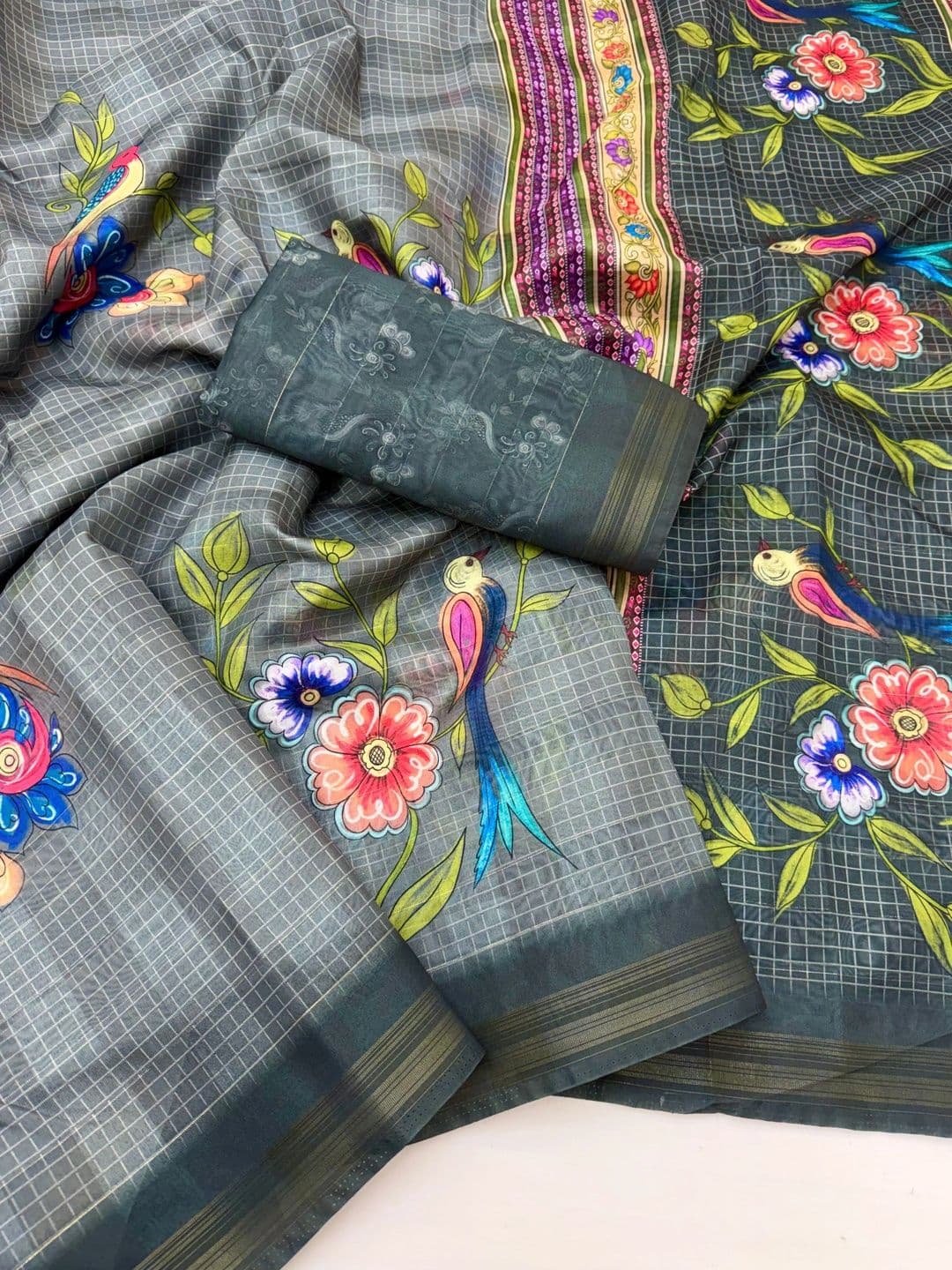 NARIVESH TRENDS Floral Saree thumbnail 2