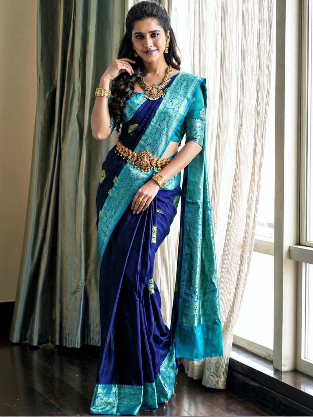 PAZVADI Women Woven Design Zari Silk Blend Designer Kanjeevaram Saree thumbnail 2