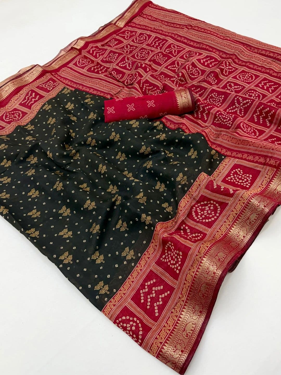 NARIVESH TRENDS Woven Design Zari Saree thumbnail 3