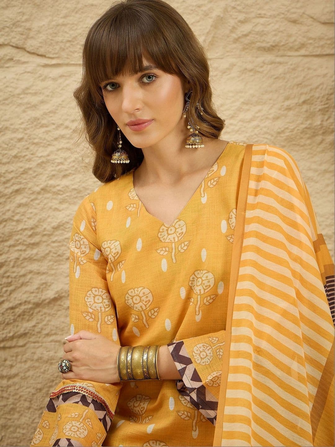 Ethnic Junction Women Floral Printed Regular Linen Kurta with Palazzos & With Dupatta thumbnail 3
