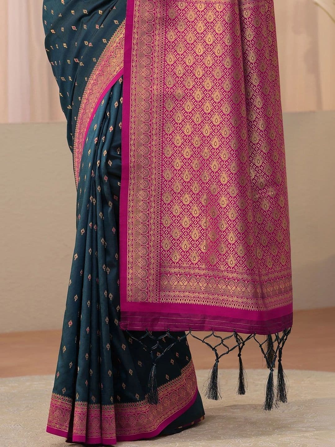 Libas Woven Design Zari Silk Blend Saree thumbnail 3