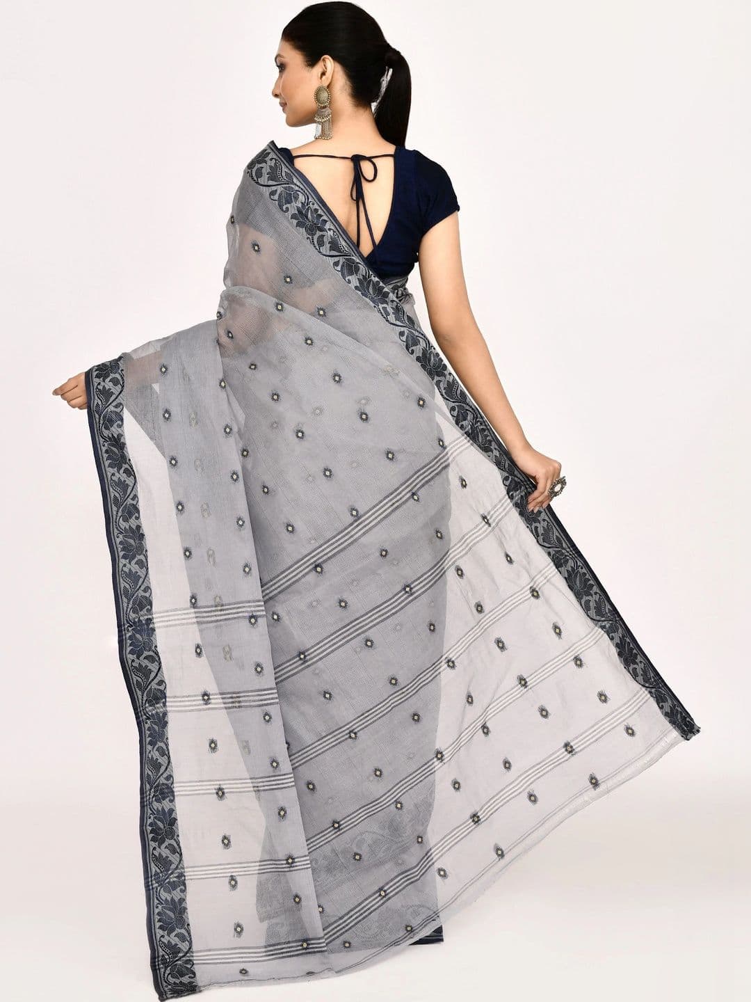 TANTSHREE Embroidered Pure Cotton Saree thumbnail 5