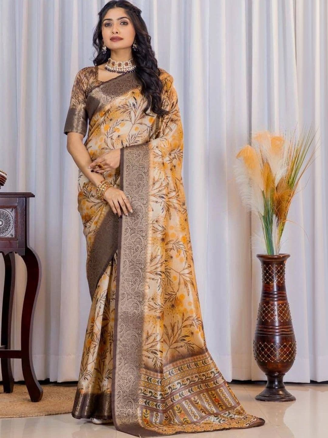 Sampada india Floral Silk Blend Saree thumbnail 3