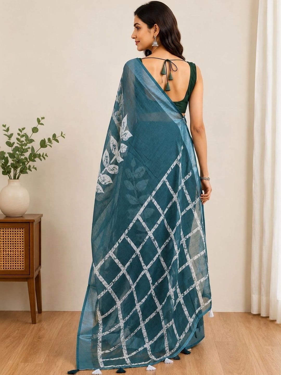 DEVI FASHIONS LLP Floral Saree thumbnail 3