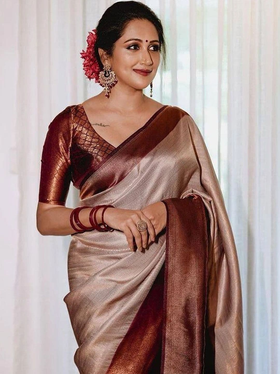 PAZVADI Women Woven Design Zari Silk Blend Designer Kanjeevaram Saree thumbnail 5