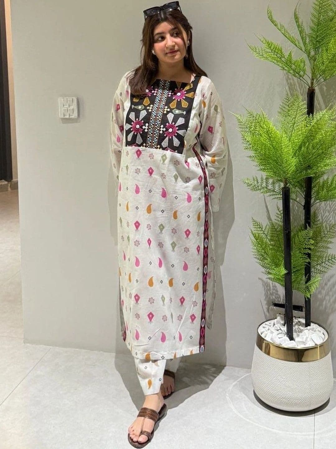 SHRI MAYA BOUTIQUE Women Ethnic Motifs Printed Regular Pure Cotton Kurta with Trousers thumbnail 7