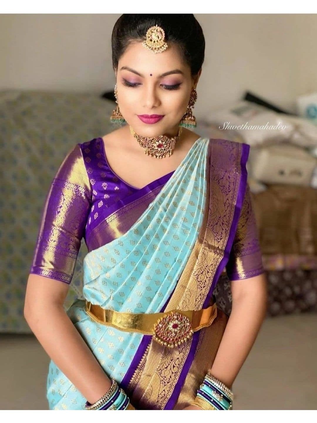 PAZVADI Woven Design Zari Silk Blend Designer Kanjeevaram Saree thumbnail 5