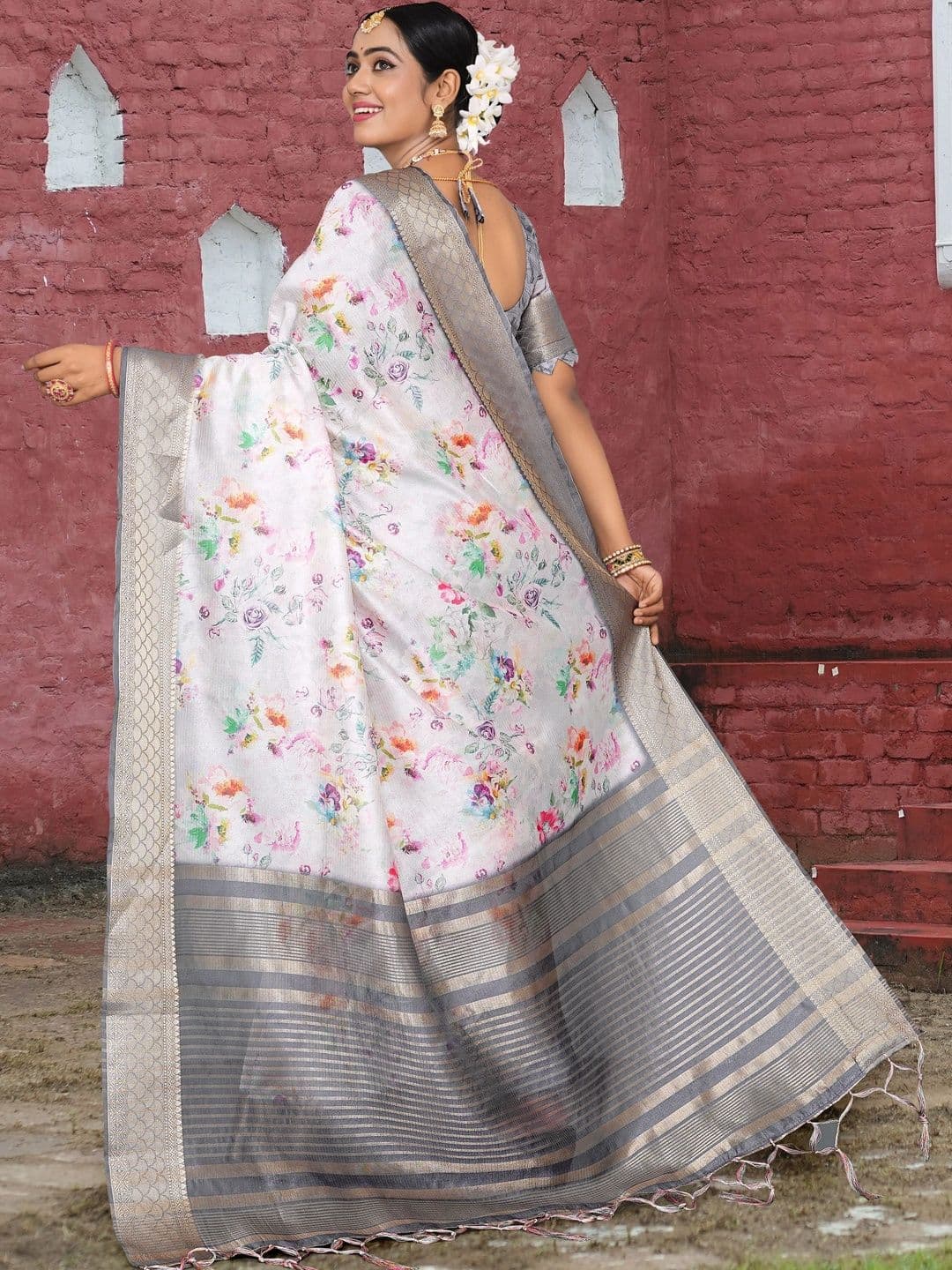 NARIVESH TRENDS Floral Zari Art Silk Saree thumbnail 3