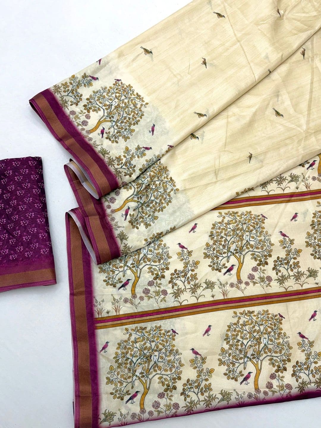 NARIVESH TRENDS Art Silk Saree thumbnail 2