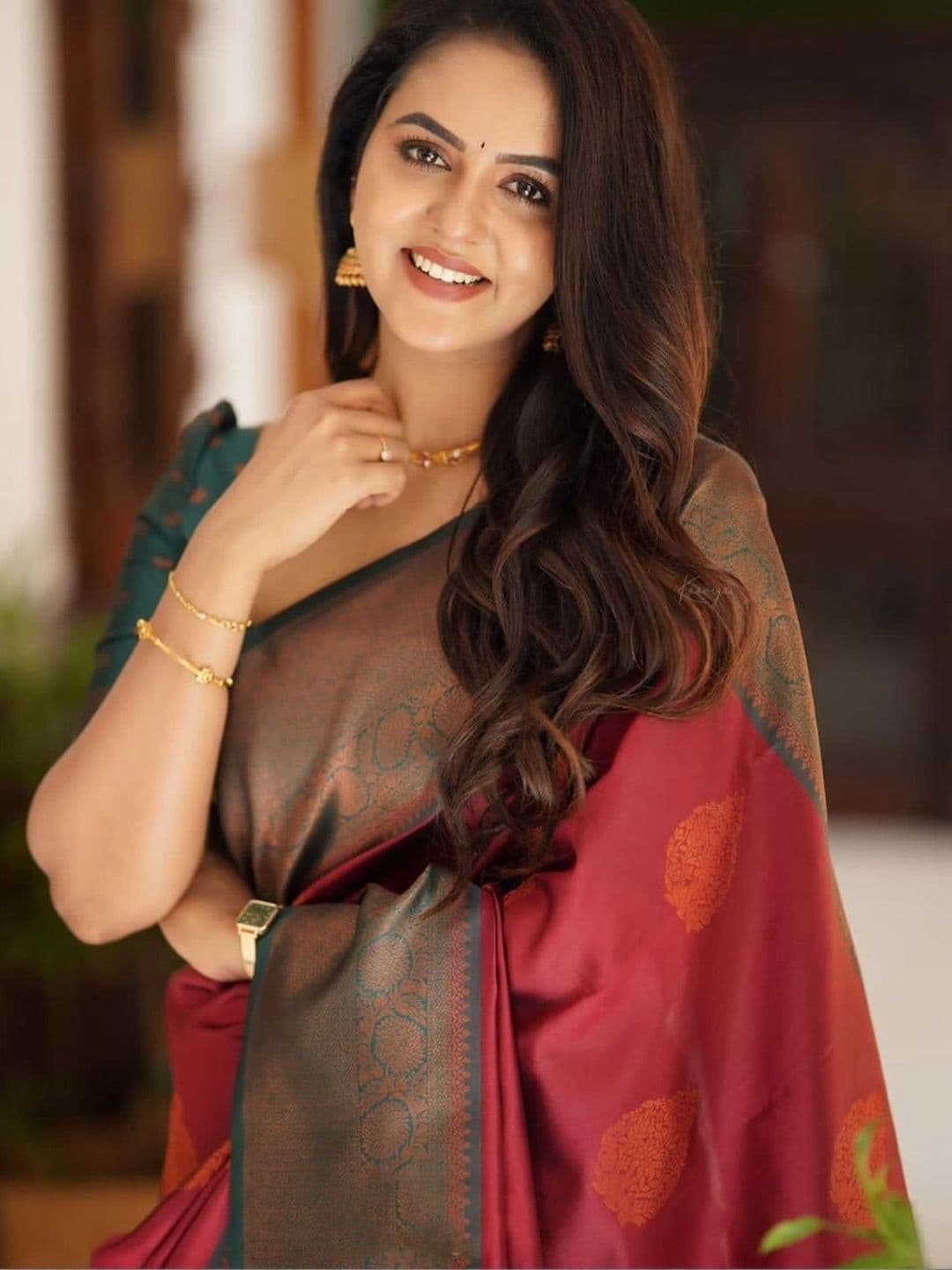 PAZVADI Woven Design Zari Silk Blend Designer Kanjeevaram Saree thumbnail 4