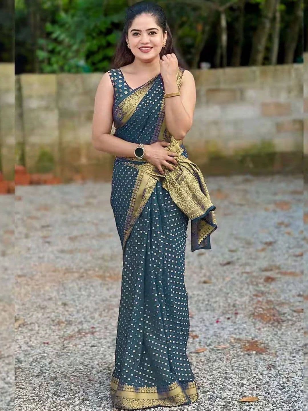 Milvia Woven Design Zari Silk Blend Designer Banarasi Saree - view 1