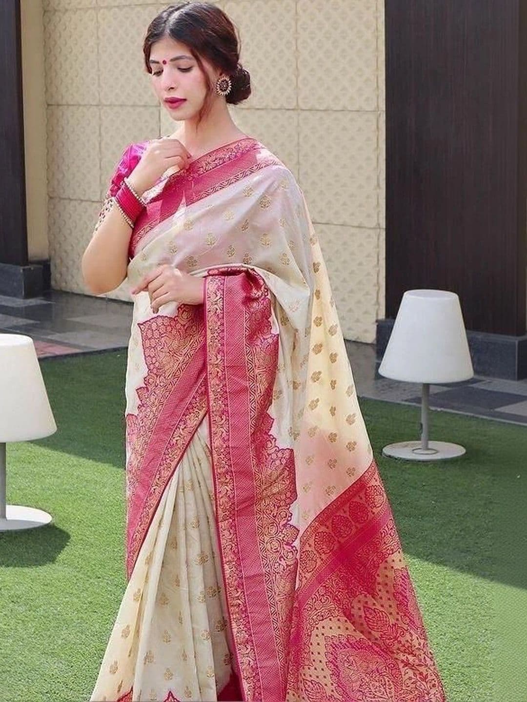 PAZVADI Woven Design Zari Silk Blend Designer Kanjeevaram Saree thumbnail 3
