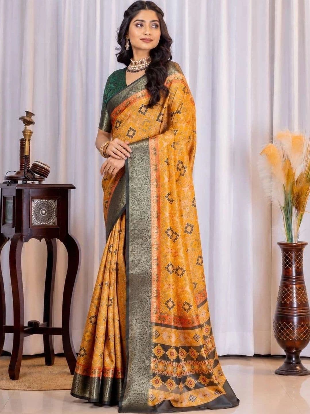 Sampada india Silk Blend Saree thumbnail 2