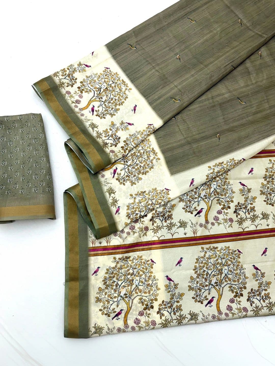 NARIVESH TRENDS Kalamkari Art Silk Saree thumbnail 3