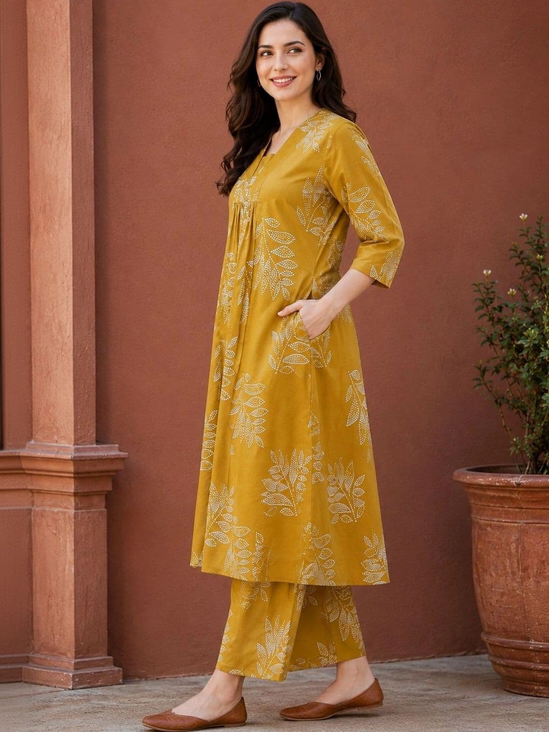 EVANORA Women Ethnic Motifs Printed Regular Kurta with Palazzos thumbnail 2
