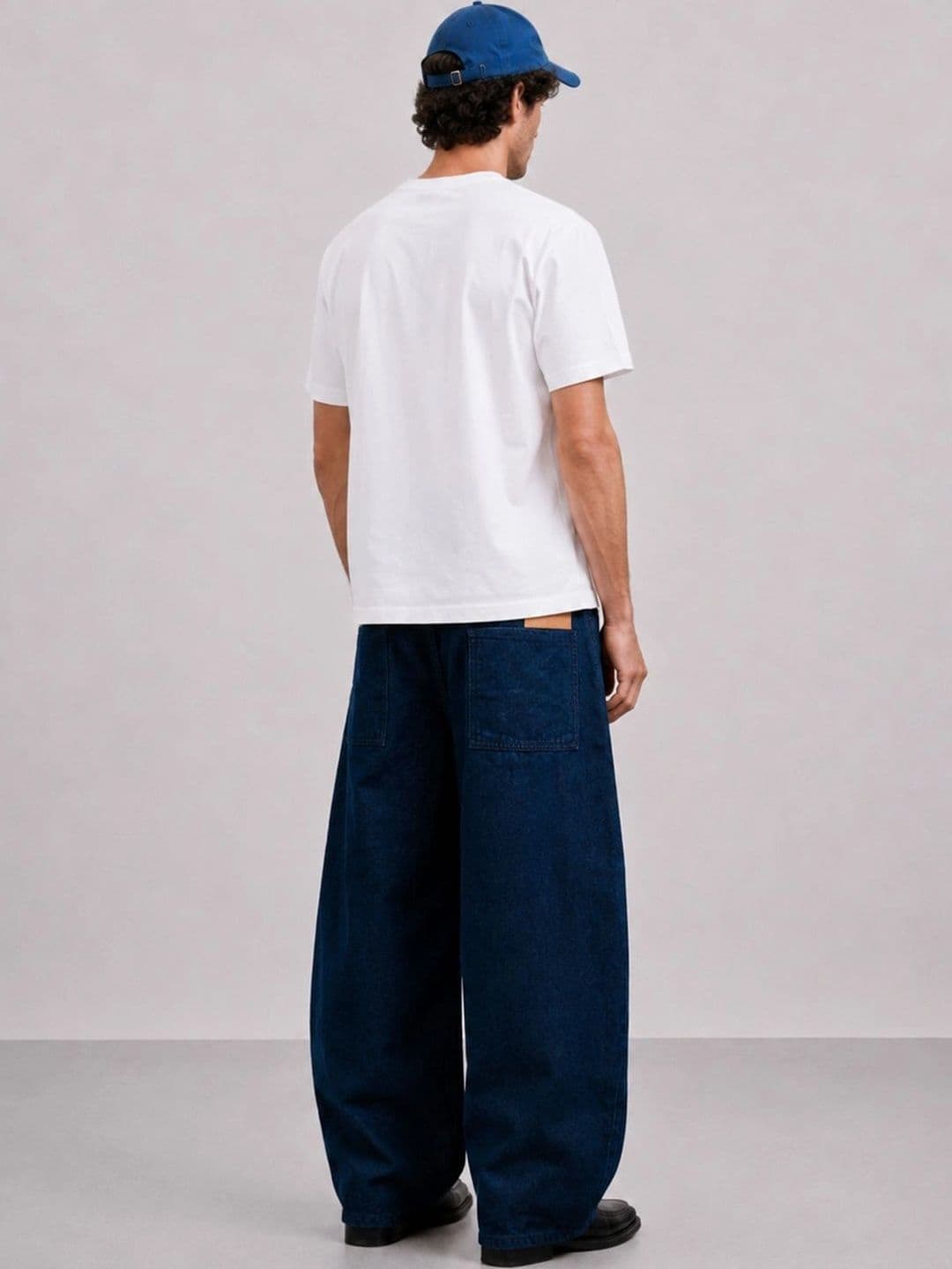 Powerlook Men Mid-Rise Mildly Distressed Light Fade Denim Jeans thumbnail 3