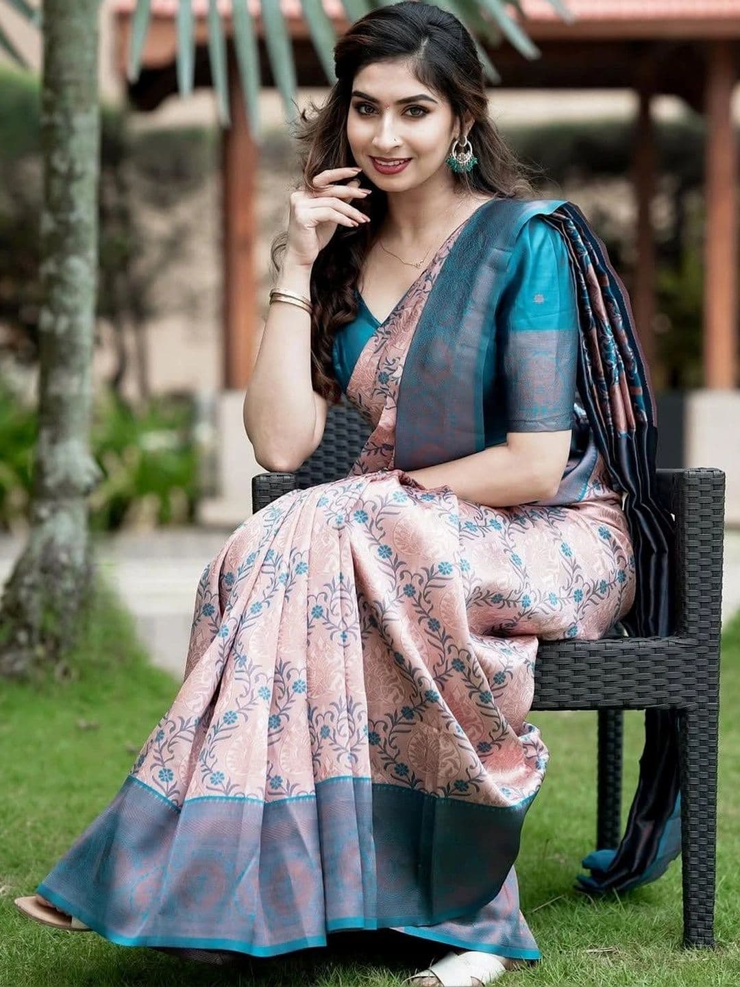 PAZVADI Woven Design Zari Silk Blend Designer Kanjeevaram Saree thumbnail 6