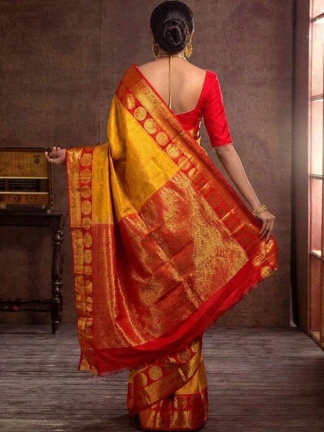 PAZVADI Woven Design Zari Silk Blend Designer Kanjeevaram Saree thumbnail 2