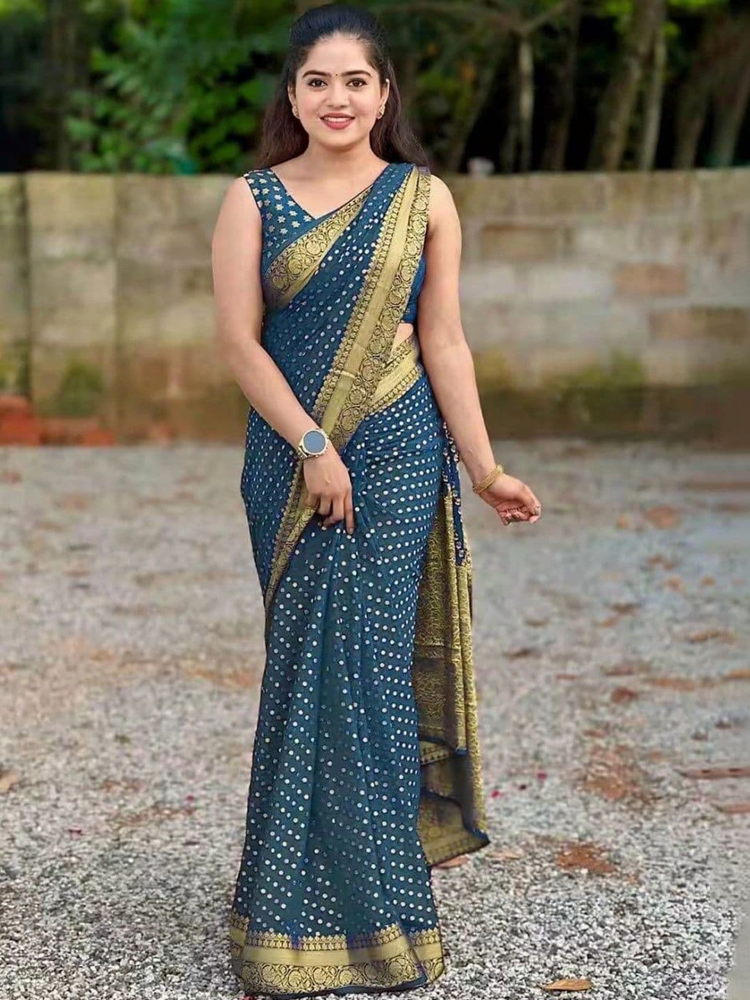 Milvia Woven Design Zari Silk Blend Designer Banarasi Saree thumbnail 6