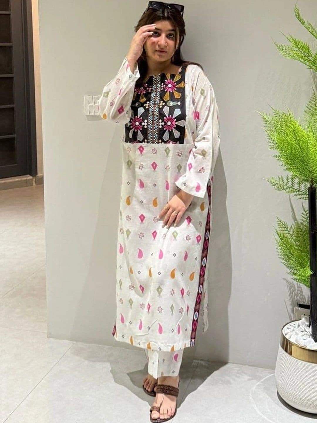 SHRI MAYA BOUTIQUE Women Ethnic Motifs Printed Regular Pure Cotton Kurta with Trousers thumbnail 2