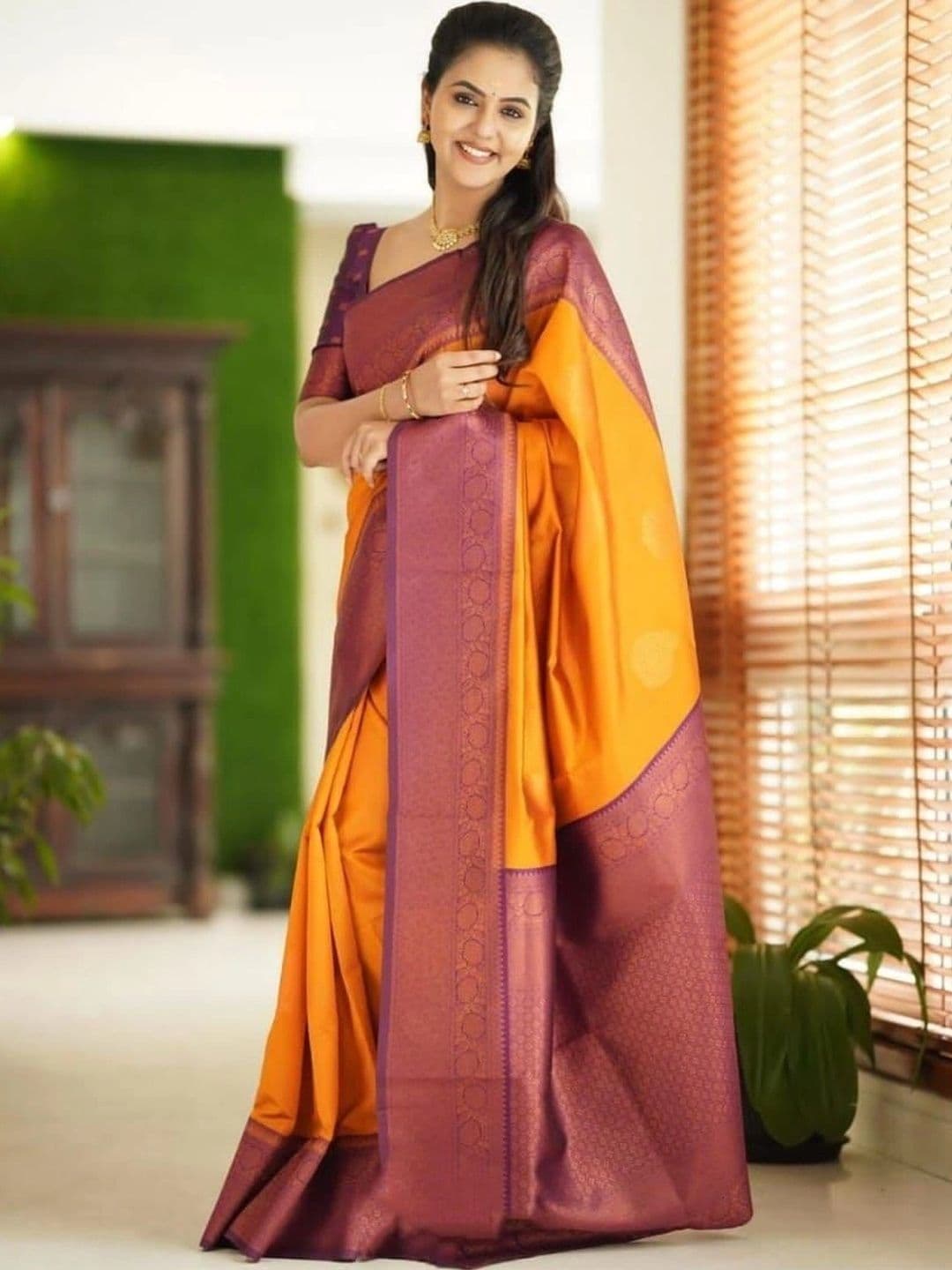 PAZVADI Woven Design Zari Silk Blend Designer Kanjeevaram Saree thumbnail 3