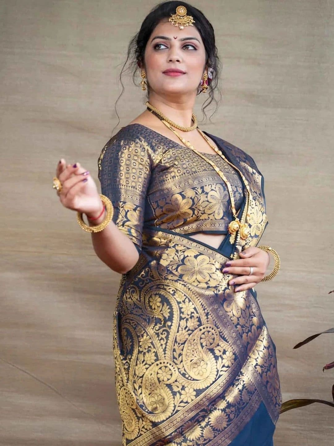 VYOM CREATION Woven Design Zari Art Silk Banarasi Saree thumbnail 3