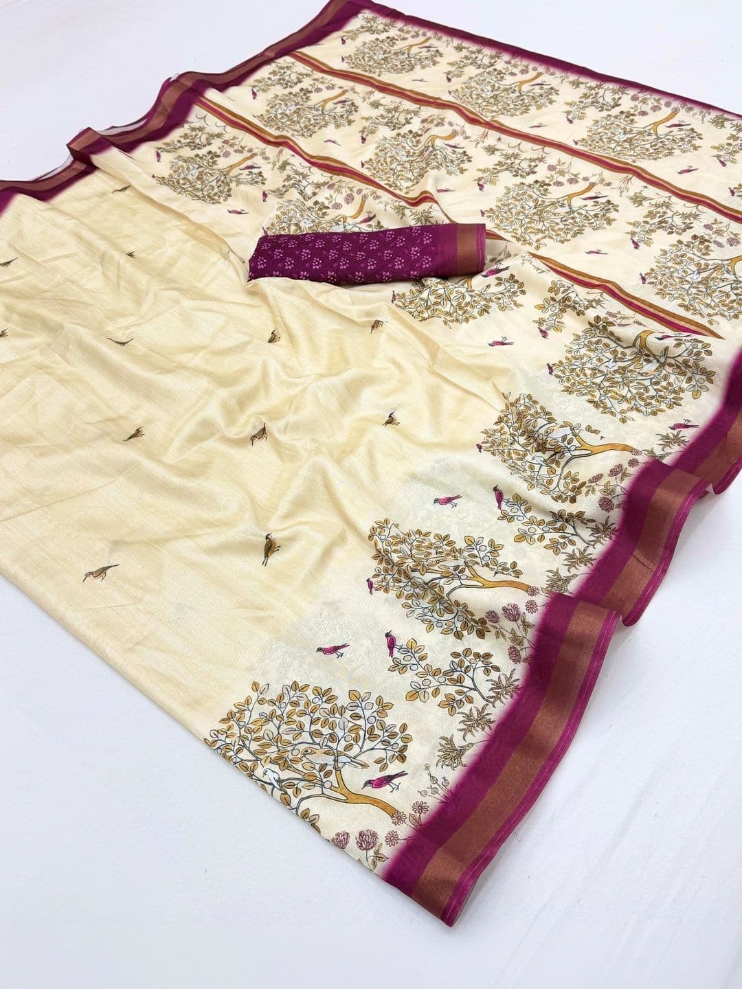 NARIVESH TRENDS Art Silk Saree thumbnail 3