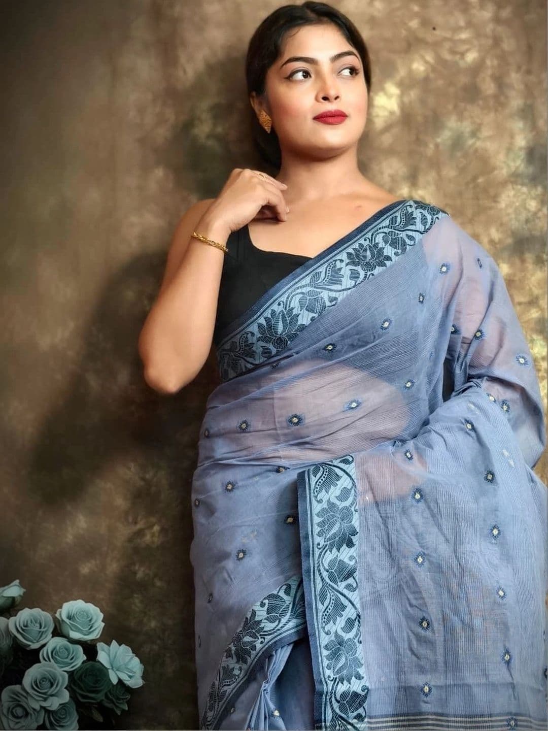 TANTSHREE Floral Embroidered Pure Cotton Saree thumbnail 5