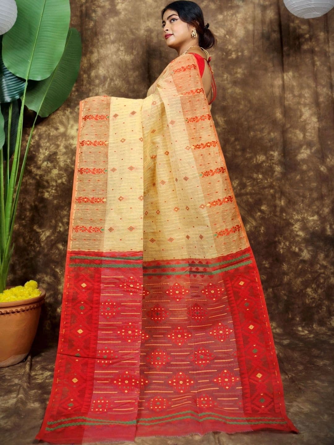 Monde Avenir Woven Design Jamdani Saree thumbnail 4