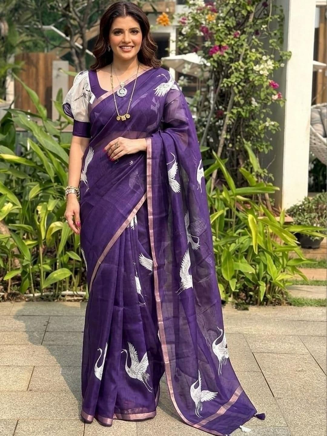 Sangria Ethnic Motifs Linen Blend Designer Saree thumbnail 2