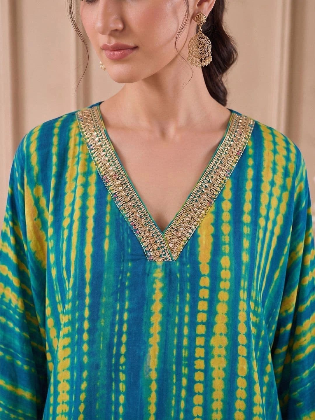 Varanga Women Dyed Regular Thread Work Kurta with Palazzos thumbnail 5