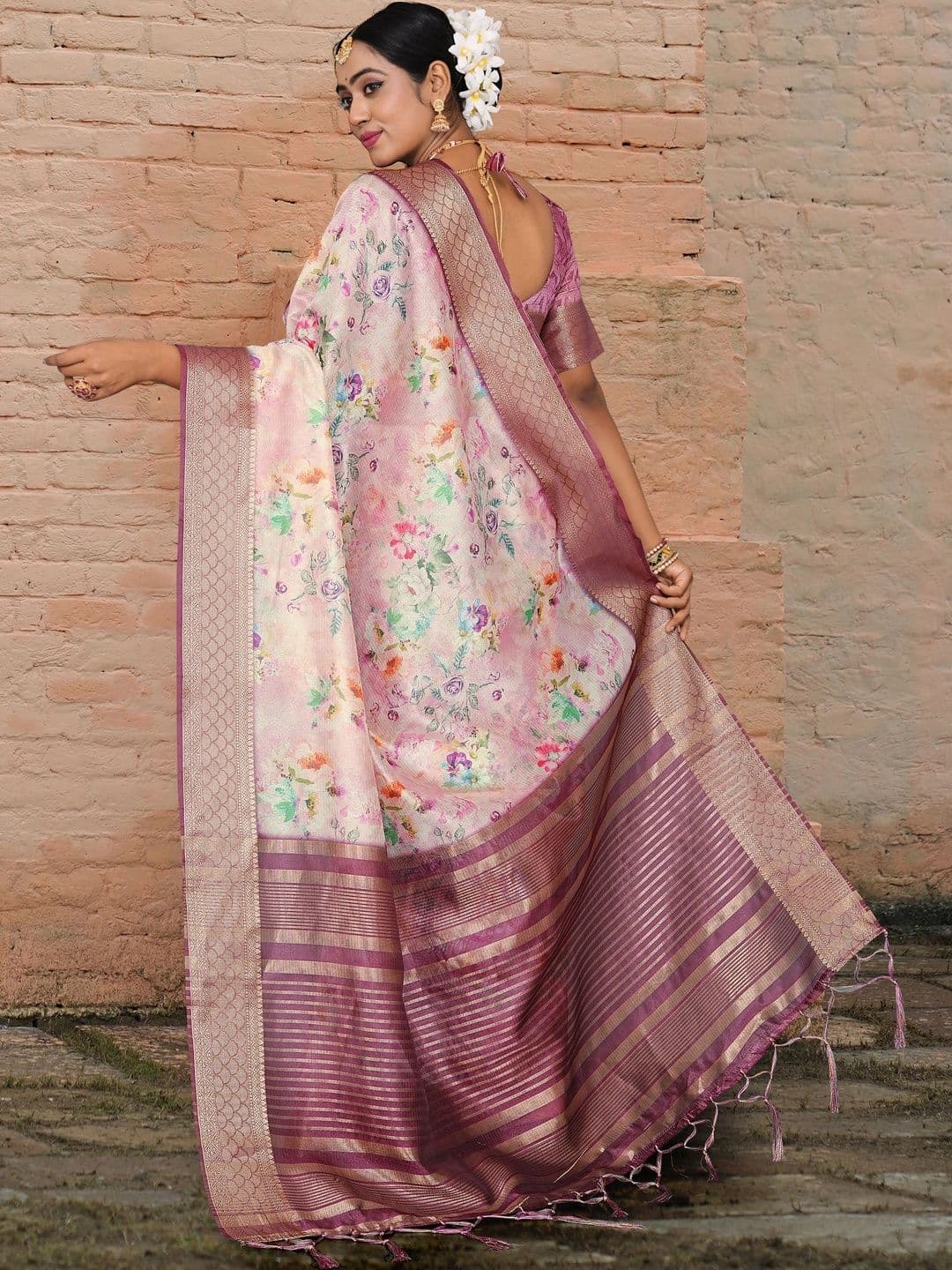 NARIVESH TRENDS Floral Zari Art Silk Saree thumbnail 4