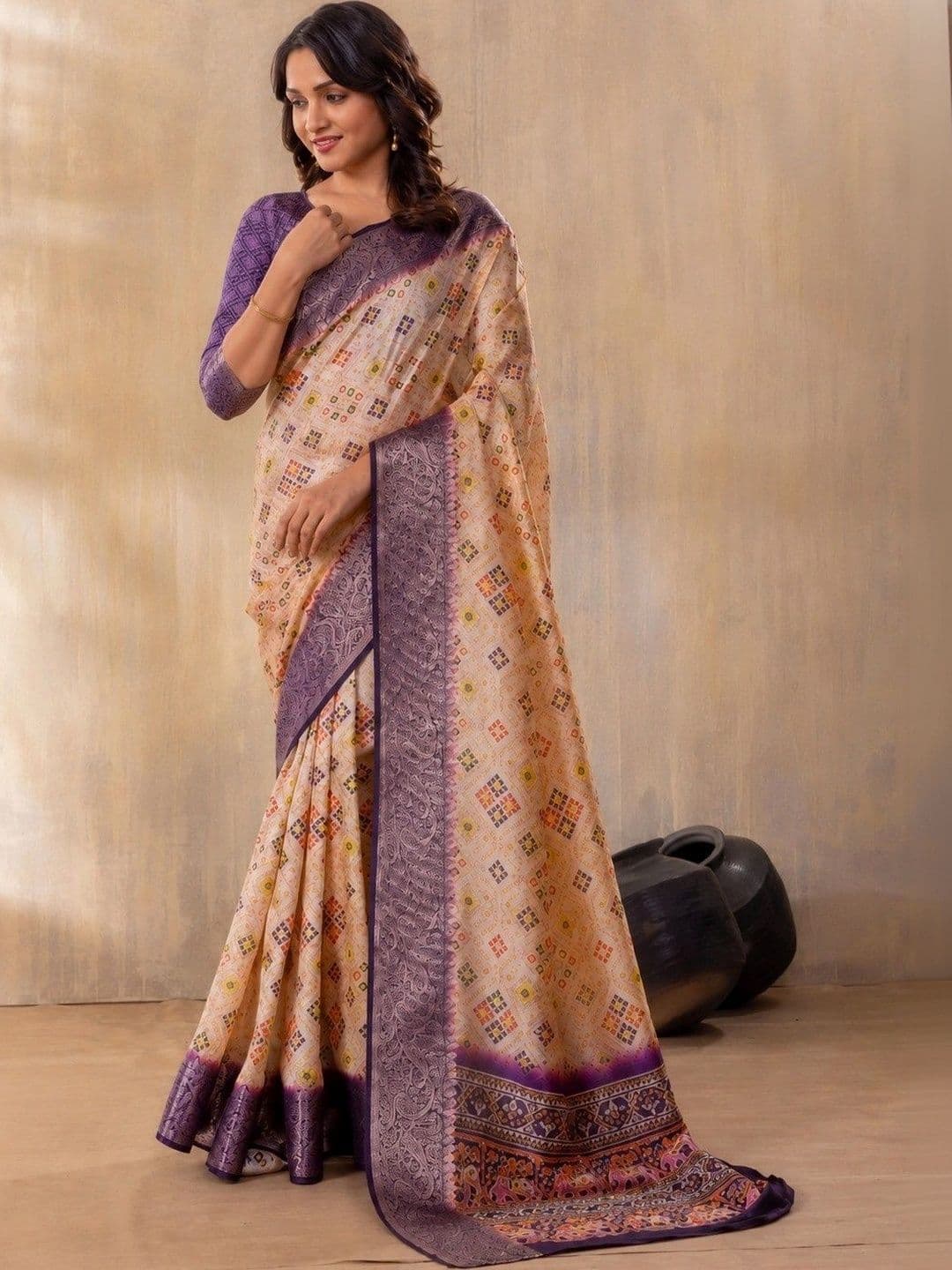 Sampada india Bandhani Zari Silk Blend Saree thumbnail 2