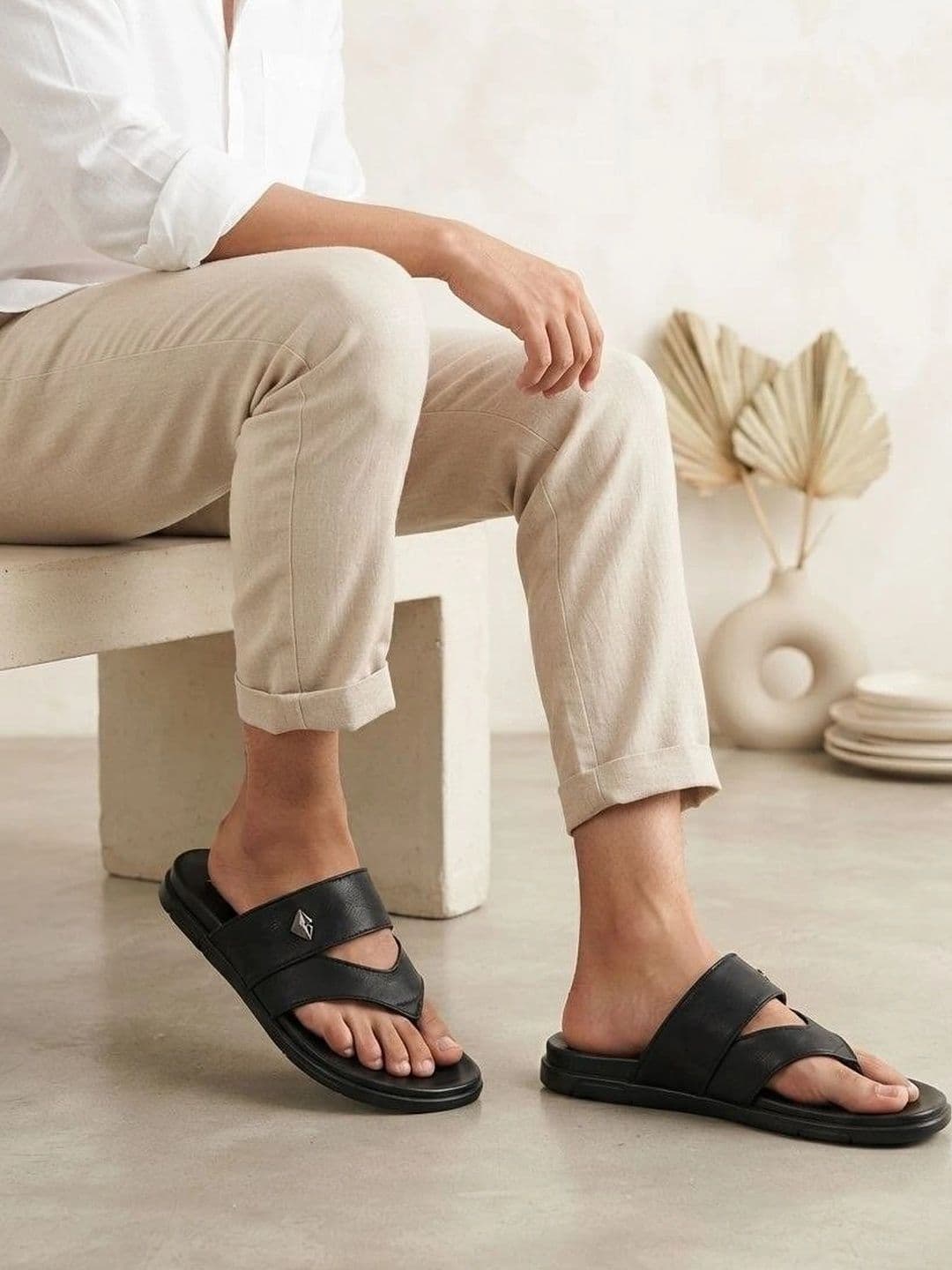 Viora Men Thong Flip-Flops thumbnail 3