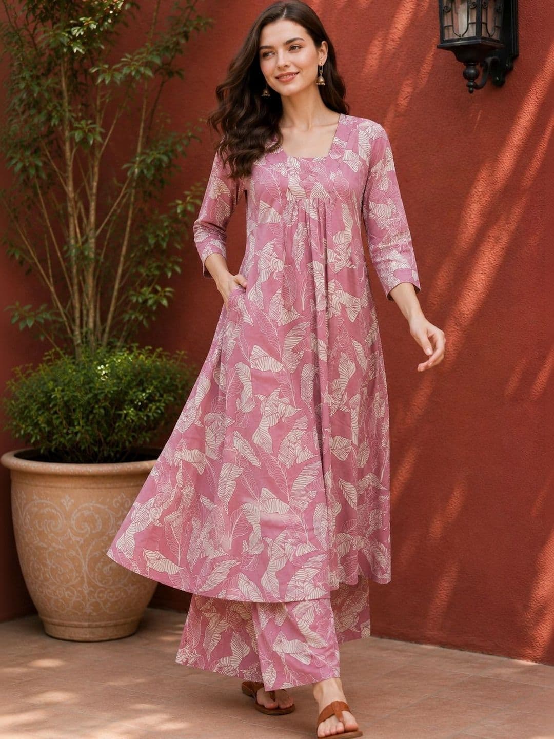 EVANORA Women Floral Printed Regular Kurta with Palazzos thumbnail 3