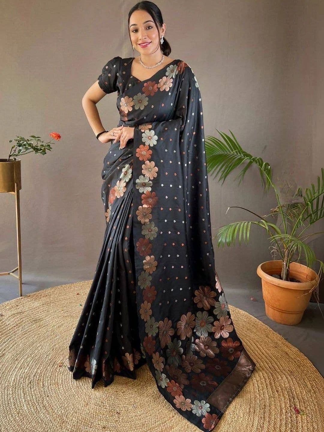 PAZVADI Woven Design Zari Silk Blend Designer Kanjeevaram Saree - view 1