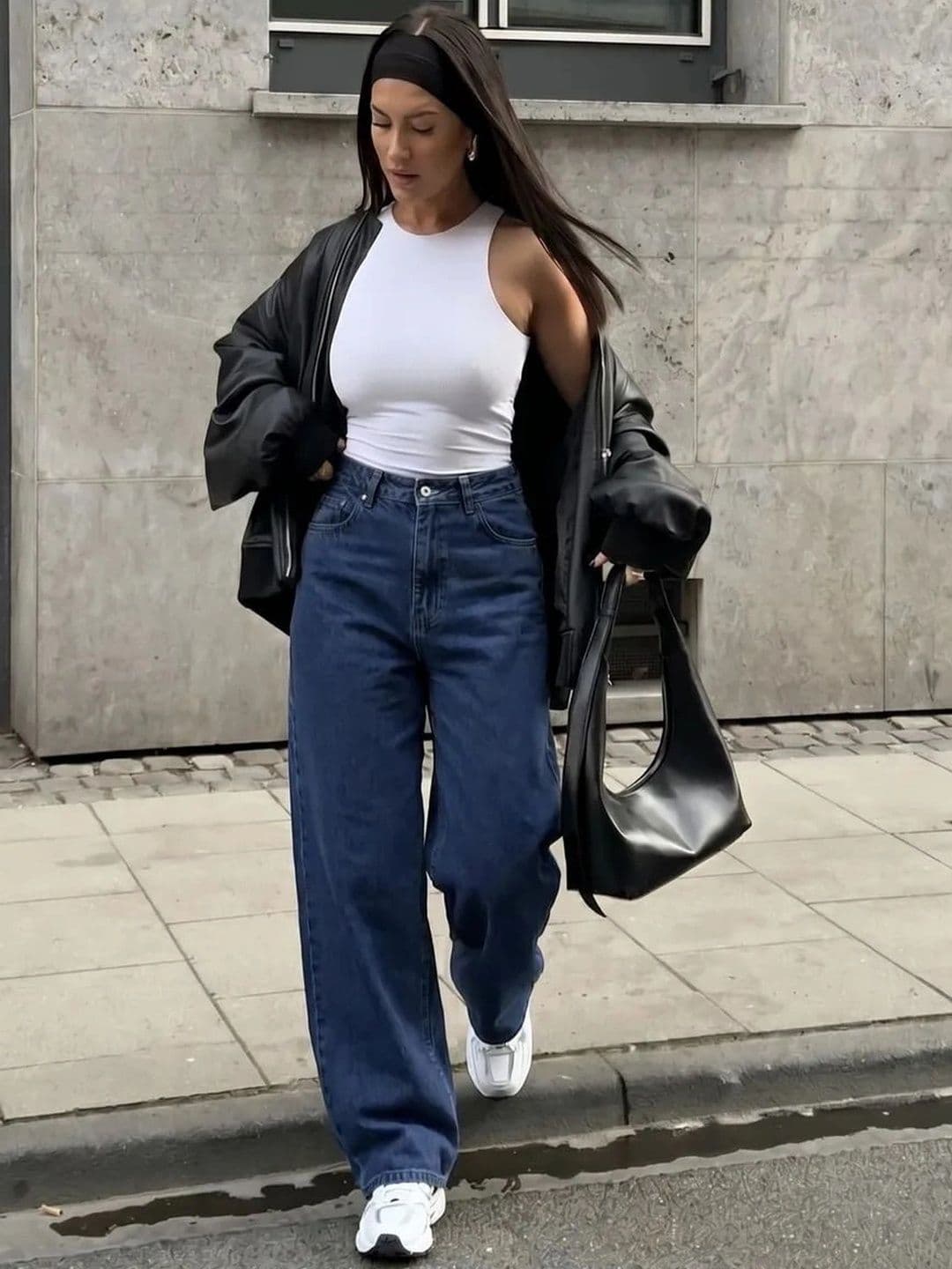 AAV2 Women Wide Leg High-Rise Light Fade Stretchable Jeans thumbnail 3
