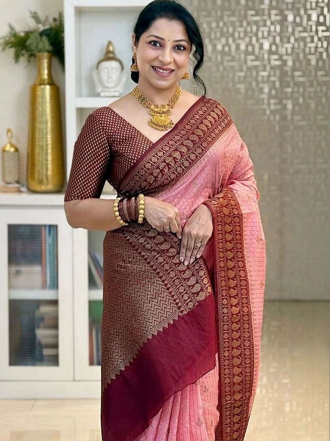 PAZVADI Woven Design Zari Silk Blend Designer Kanjeevaram Saree thumbnail 2