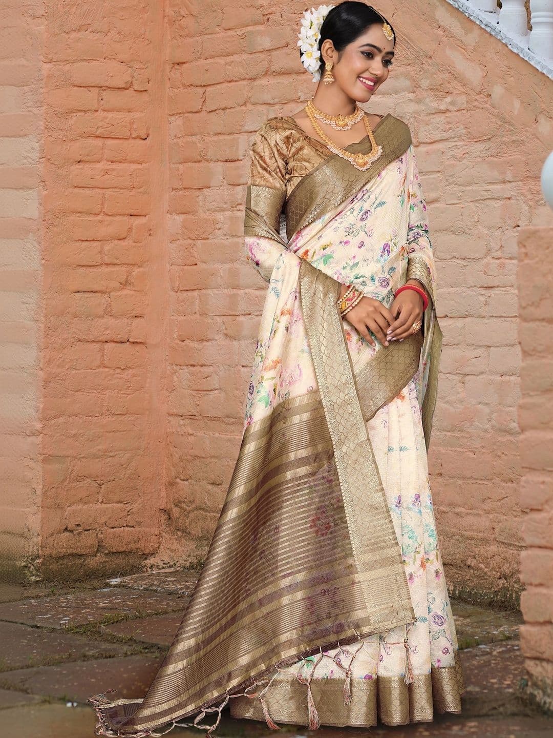 NARIVESH TRENDS Floral Zari Art Silk Saree - view 1