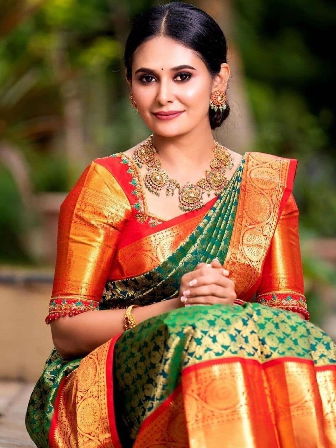 PAZVADI Women Woven Design Zari Silk Blend Designer Kanjeevaram Saree thumbnail 2