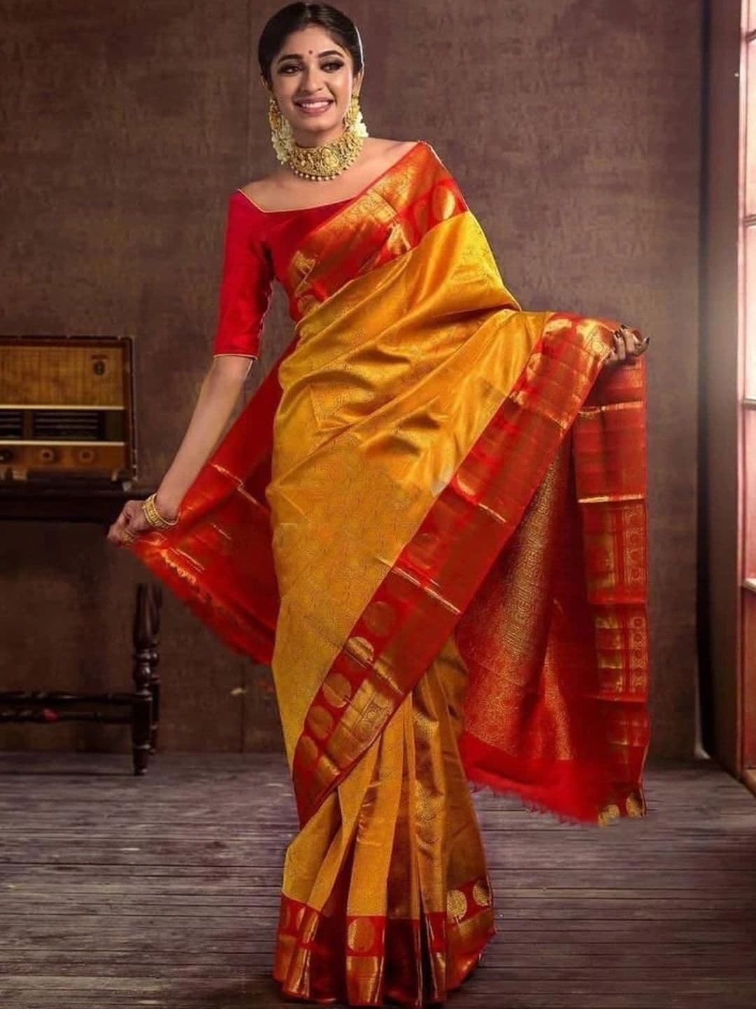 PAZVADI Woven Design Zari Silk Blend Designer Kanjeevaram Saree thumbnail 5