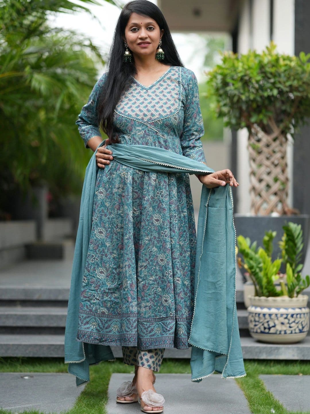 Dholkee Women Ethnic Motifs Printed Empire Gotta Patti Pure Cotton Kurta with Trousers & With Dupatta thumbnail 3