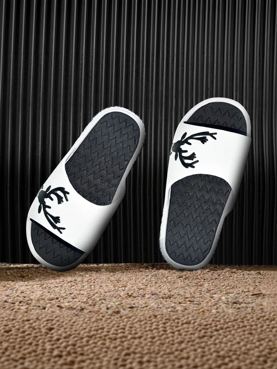 DECONDS Men Printed Sliders - view 1