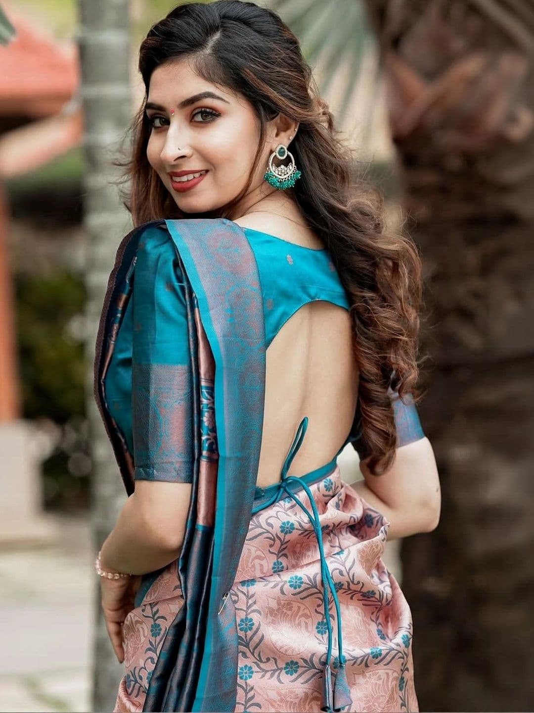 PAZVADI Woven Design Zari Silk Blend Designer Kanjeevaram Saree thumbnail 7