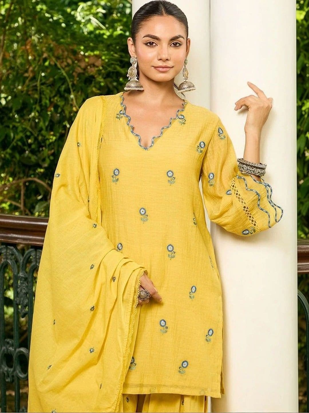 B&B Fashion Women Ethnic Motifs Embroidered Regular Thread Work Kurta with Palazzos & With Dupatta thumbnail 3