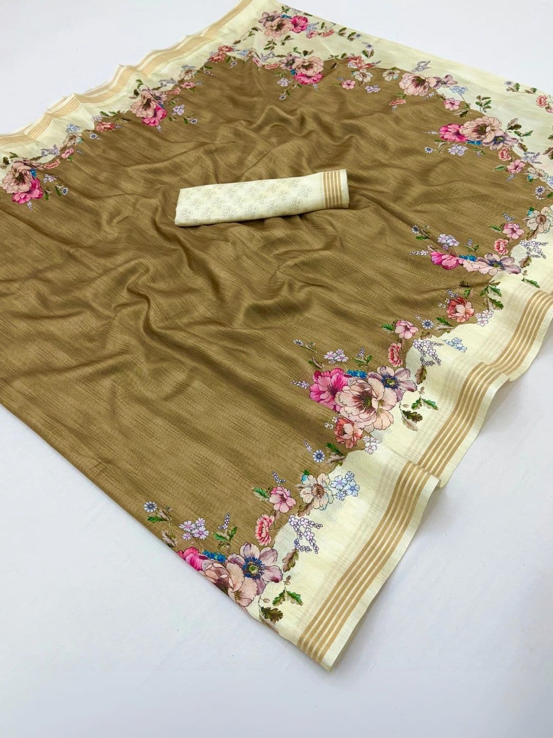 NARIVESH TRENDS Floral Art Silk Saree thumbnail 2