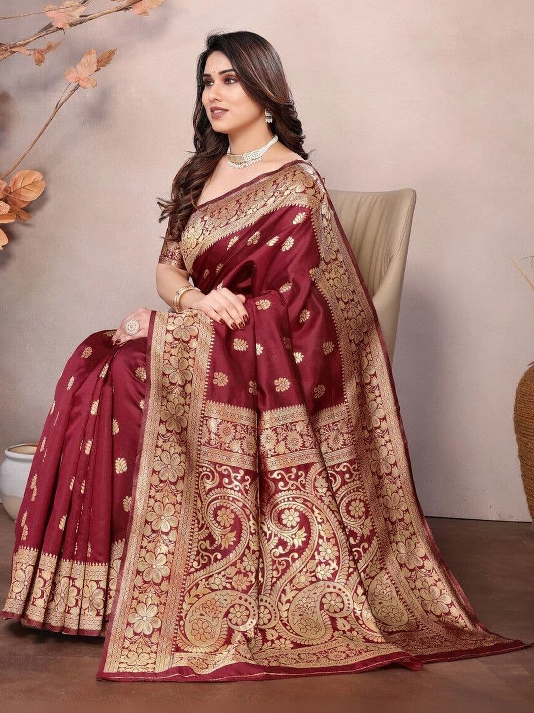 ODHNEE Woven Design Zari Silk Blend Designer Banarasi Saree thumbnail 5