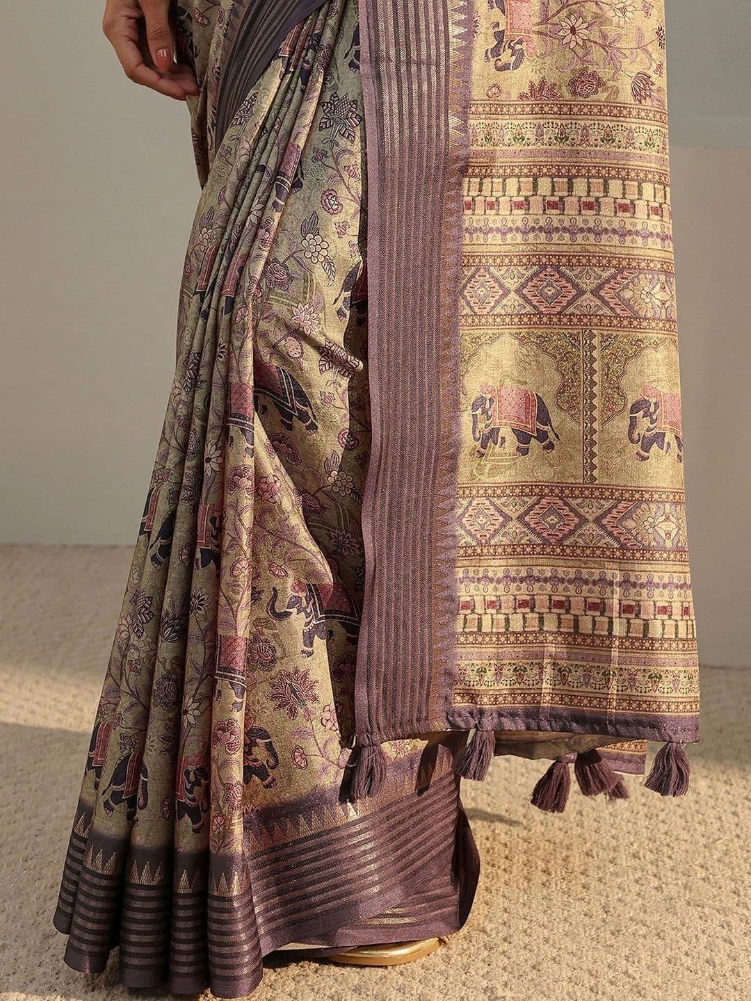 Libas Ethnic Motifs Zari Silk Blend Saree thumbnail 4
